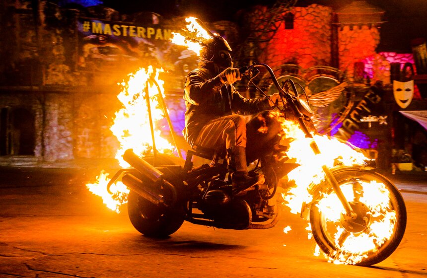 Фестиваль уличных театров "Вселенский карнавал огня" состоялся в Москве 23 фото