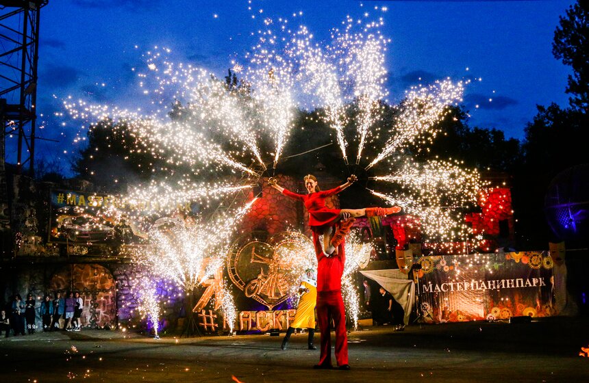 Фестиваль уличных театров "Вселенский карнавал огня" состоялся в Москве 19 фото