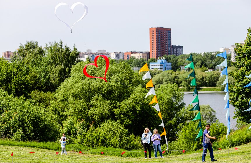 Фестиваль воздушных змеев "Пестрое небо" прошел в столице 18 фото