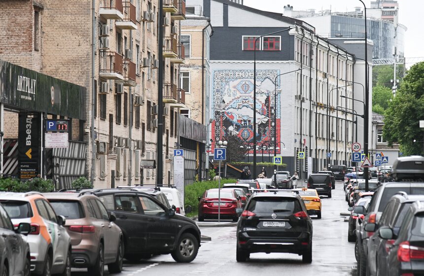 Биеннале уличного искусства "Артмоссфера" открылась на Винзаводе в столице 15 фото