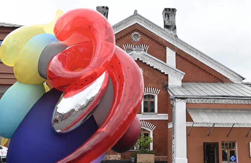 Биеннале уличного искусства "Артмоссфера" открылась на Винзаводе в столице 3 фото