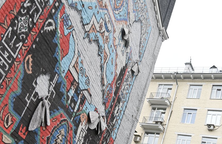 Биеннале уличного искусства "Артмоссфера" открылась на Винзаводе в столице 16 фото