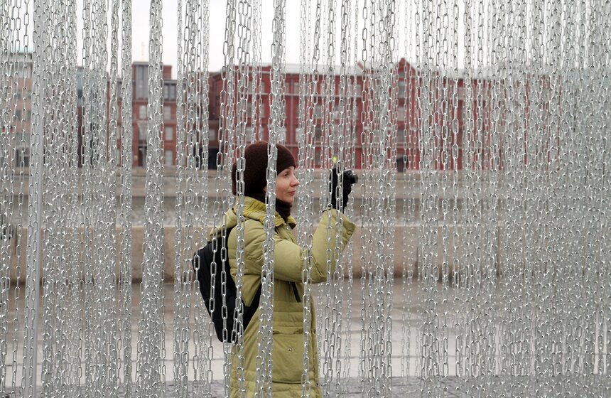 В "Музеоне" открылся арт-объект "Железный занавес" 5 фото