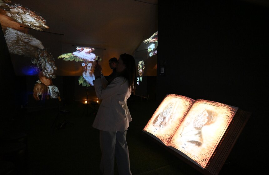 Выставка "Живые портреты Джузеппе Арчимбольдо" завершится в столице 30 сентября 4 фото