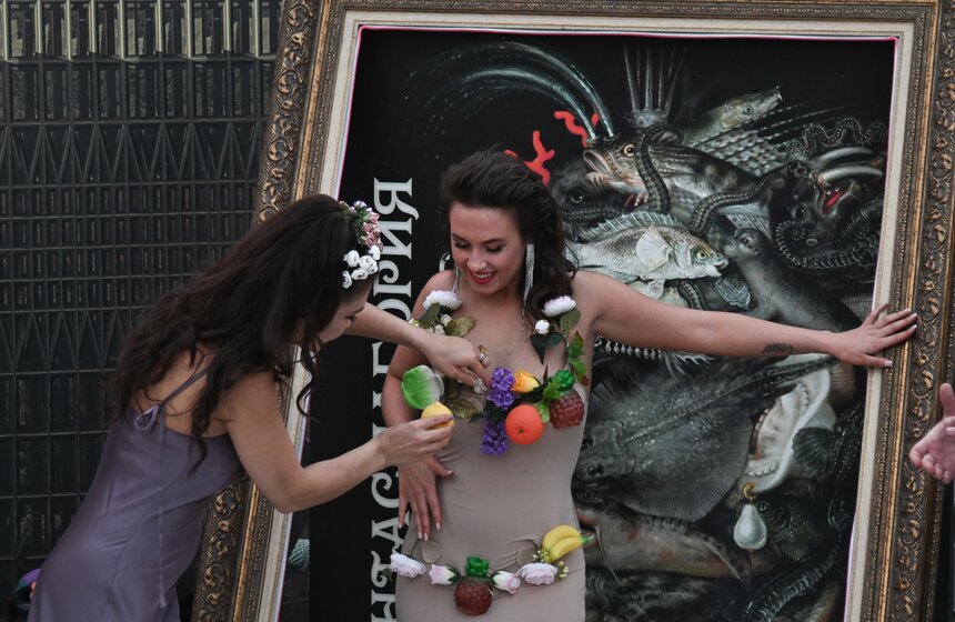 Выставка "Живые портреты Джузеппе Арчимбольдо" завершится в столице 30 сентября 16 фото