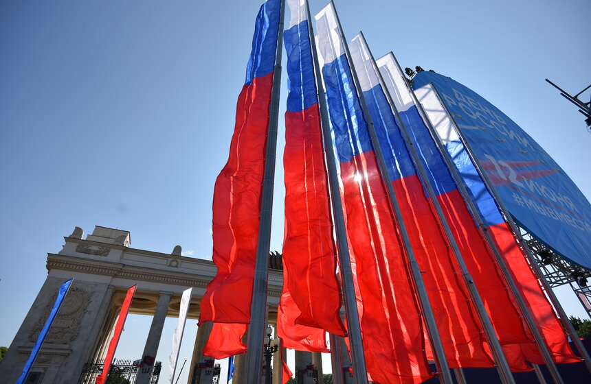 В Москве отпраздновали День России 23 фото