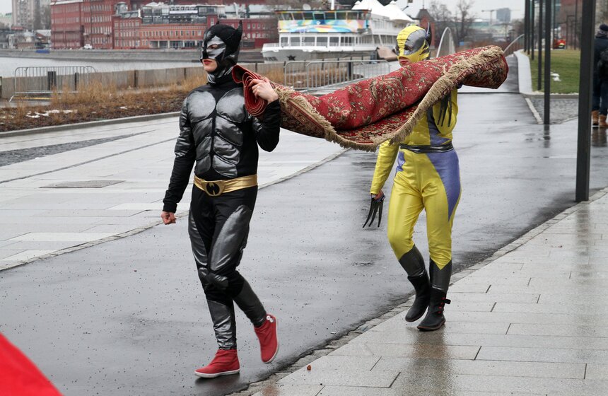 В "Музеоне" открылся арт-объект "Железный занавес" 8 фото