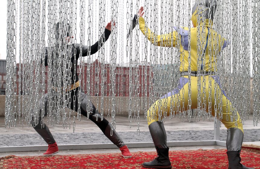 В "Музеоне" открылся арт-объект "Железный занавес" 14 фото