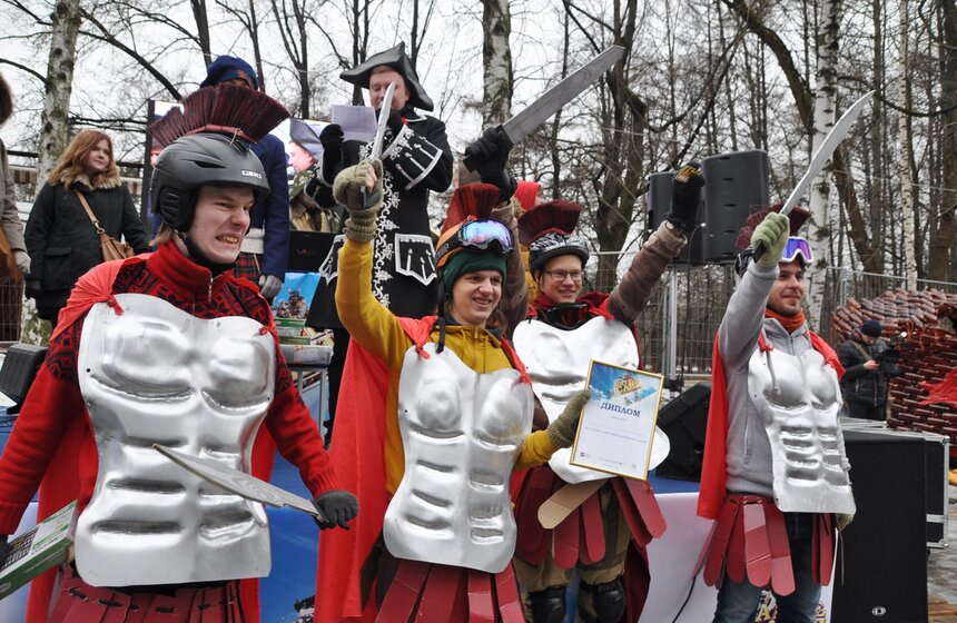 В парке "Сокольники" прошел фестиваль необычных саней 20 фото