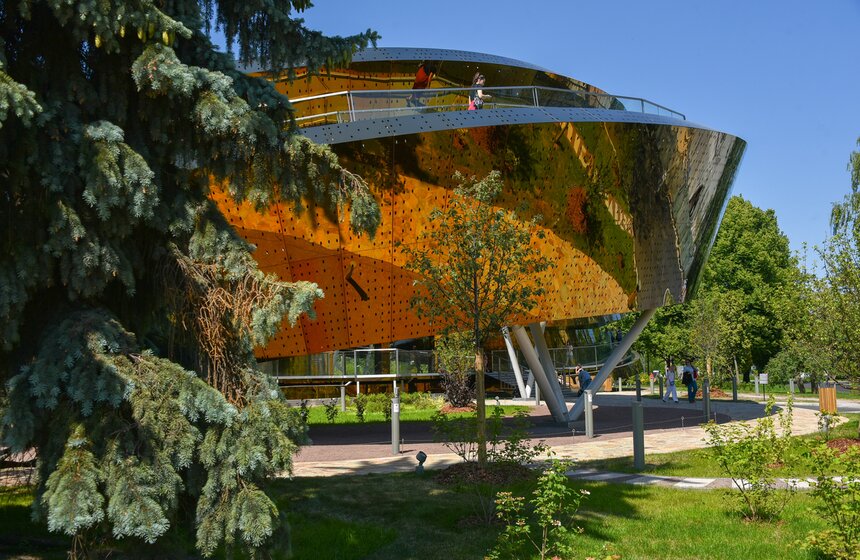 Аттракцион "Лента Мебиуса" открылся на ВДНХ 3 фото