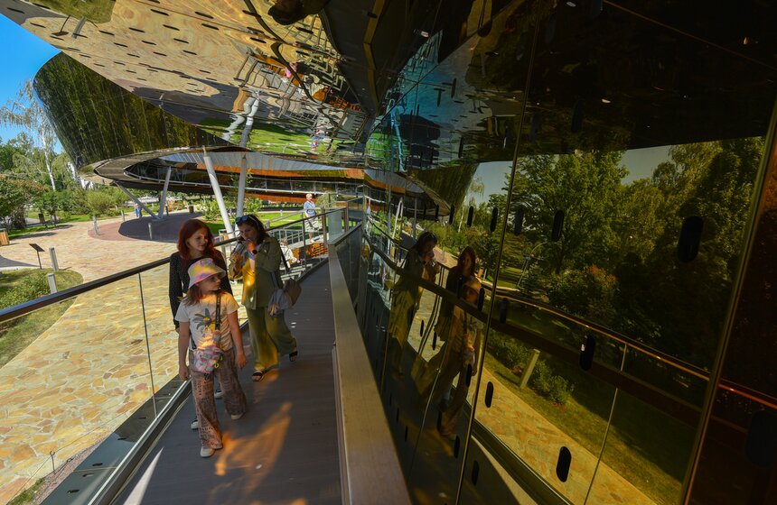 Аттракцион "Лента Мебиуса" открылся на ВДНХ 12 фото