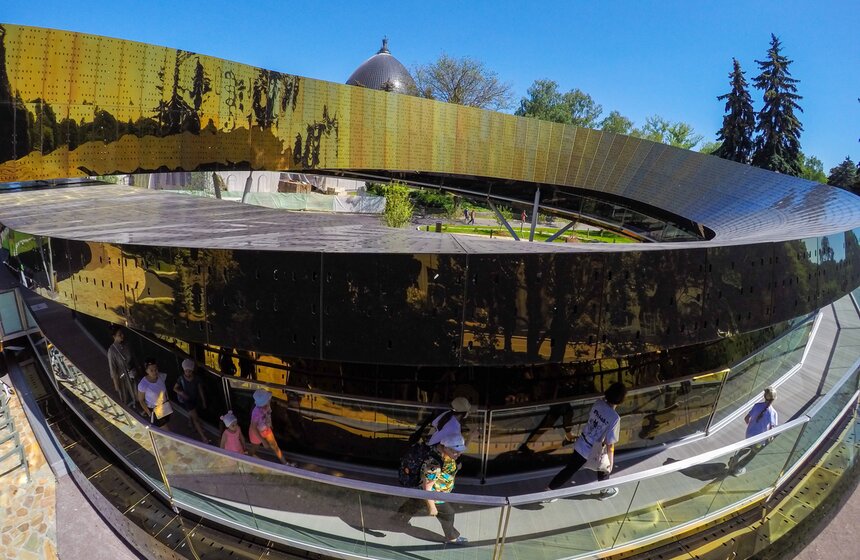 Аттракцион "Лента Мебиуса" открылся на ВДНХ 16 фото