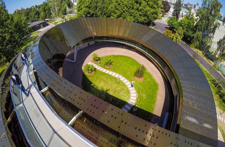 Аттракцион "Лента Мебиуса" открылся на ВДНХ 8 фото