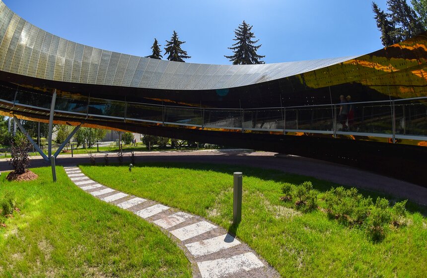 Аттракцион "Лента Мебиуса" открылся на ВДНХ 6 фото