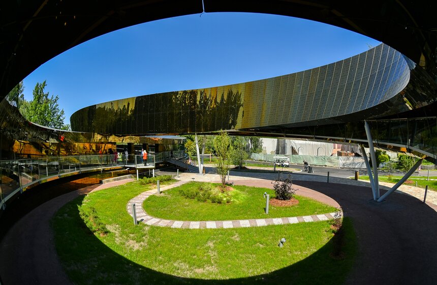 Аттракцион "Лента Мебиуса" открылся на ВДНХ 15 фото