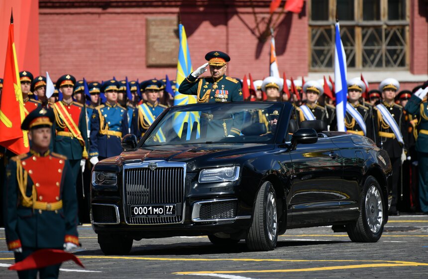 Министр обороны РФ Сергей Шойгу объехал парадные расчеты
