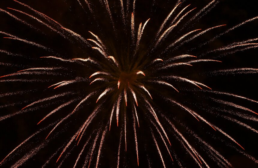 Праздничный салют в честь Дня Победы состоялся в Москве 14 фото