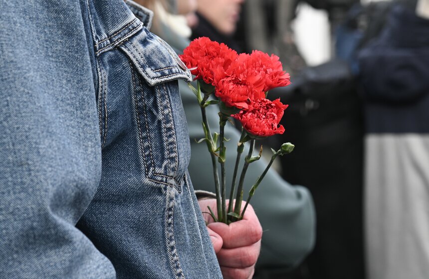 Прощание с модельером Юдашкиным прошло на Троекуровском кладбище в Москве 28 фото