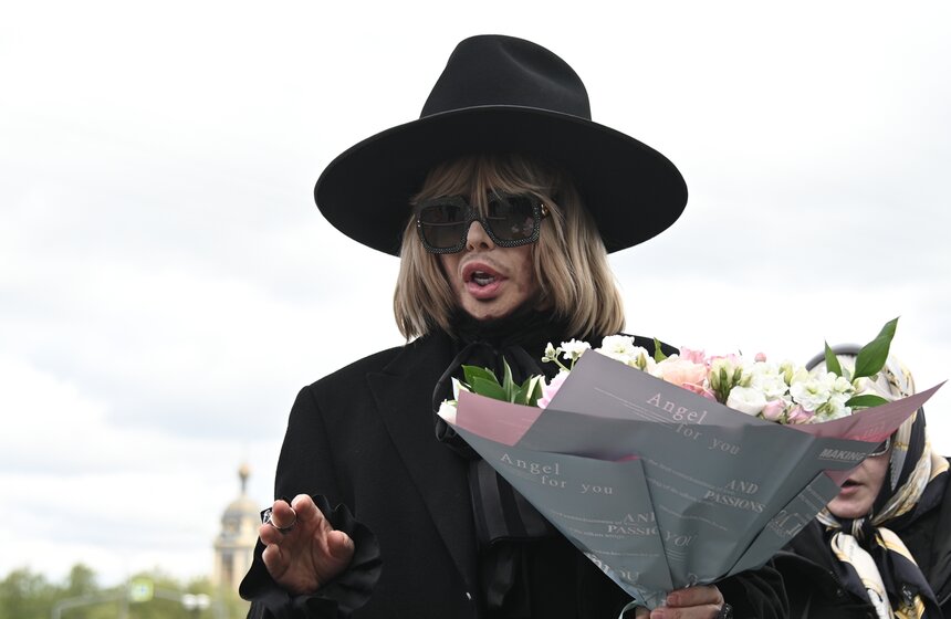 Прощание с модельером Юдашкиным прошло на Троекуровском кладбище в Москве 7 фото