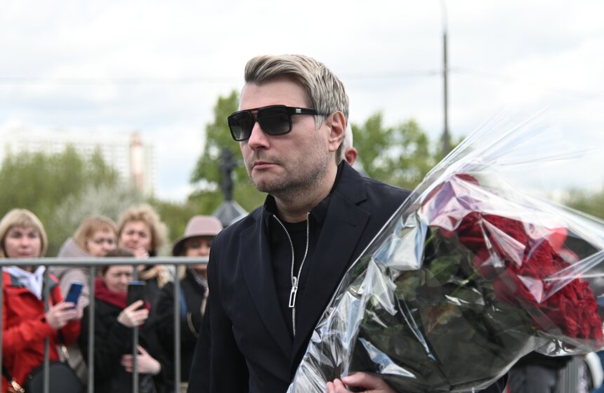 Прощание с модельером Юдашкиным прошло на Троекуровском кладбище в Москве 15 фото