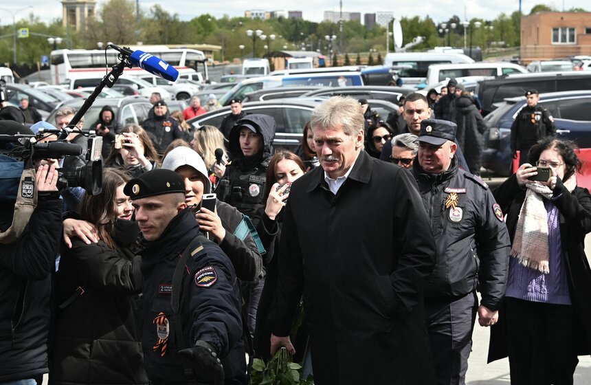 Прощание с модельером Юдашкиным прошло на Троекуровском кладбище в Москве 8 фото