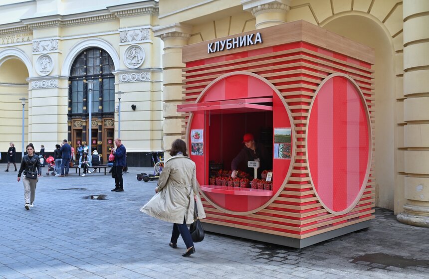 Торговые точки по продаже клубники открыли в Москве 1 фото