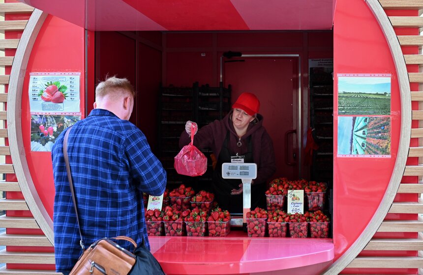 Торговые точки по продаже клубники открыли в Москве 2 фото
