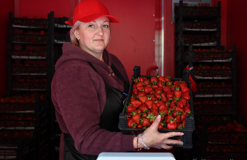 Торговые точки по продаже клубники открыли в Москве 4 фото