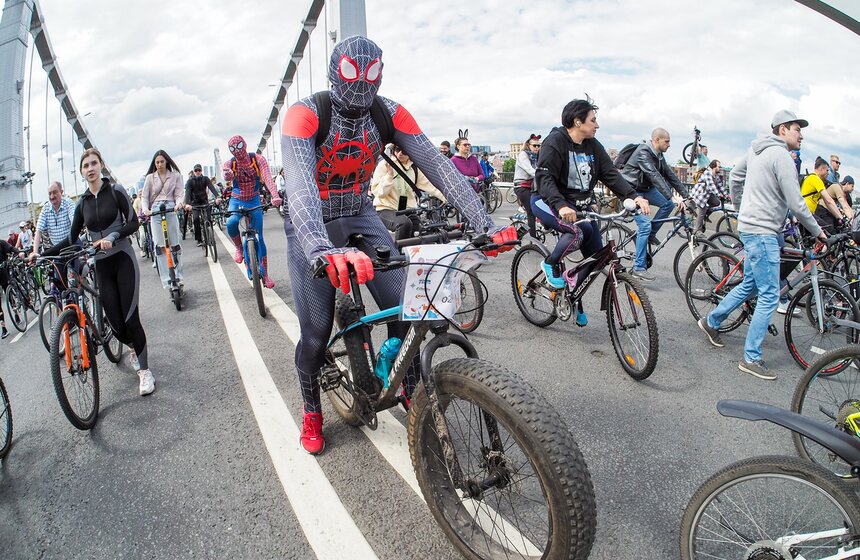 Около 50 тыс человек приняли участие в Московском весеннем велофестивале 35 фото