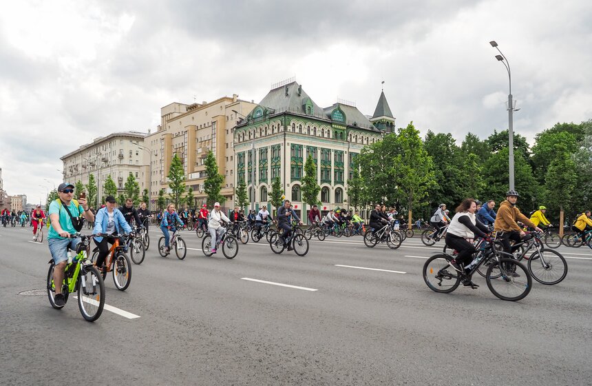 Около 50 тыс человек приняли участие в Московском весеннем велофестивале 20 фото