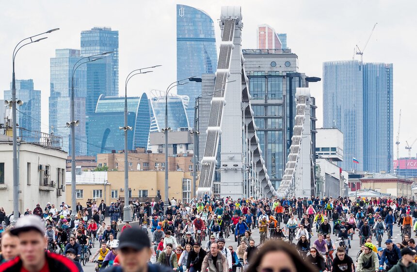Около 50 тыс человек приняли участие в Московском весеннем велофестивале 31 фото