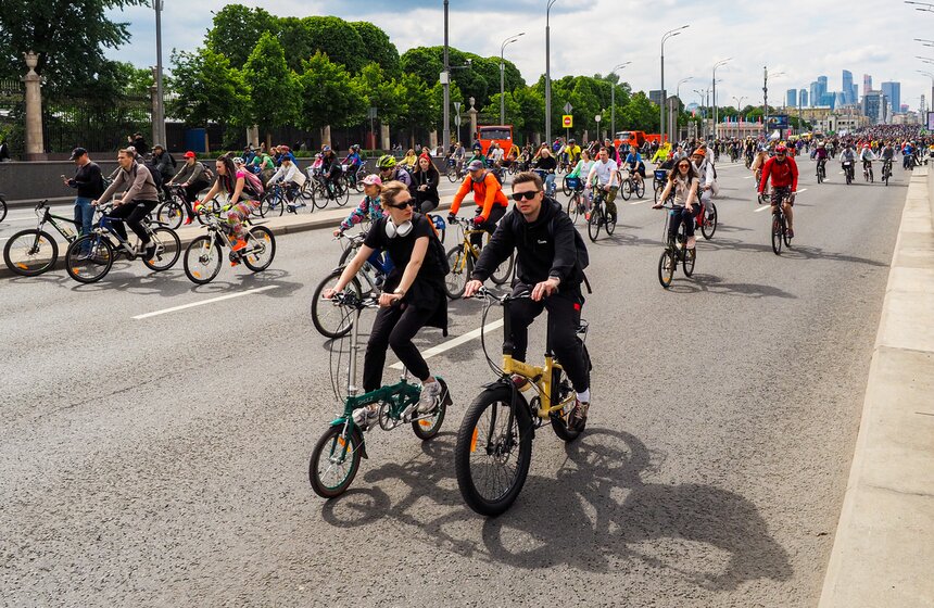 Около 50 тыс человек приняли участие в Московском весеннем велофестивале 30 фото