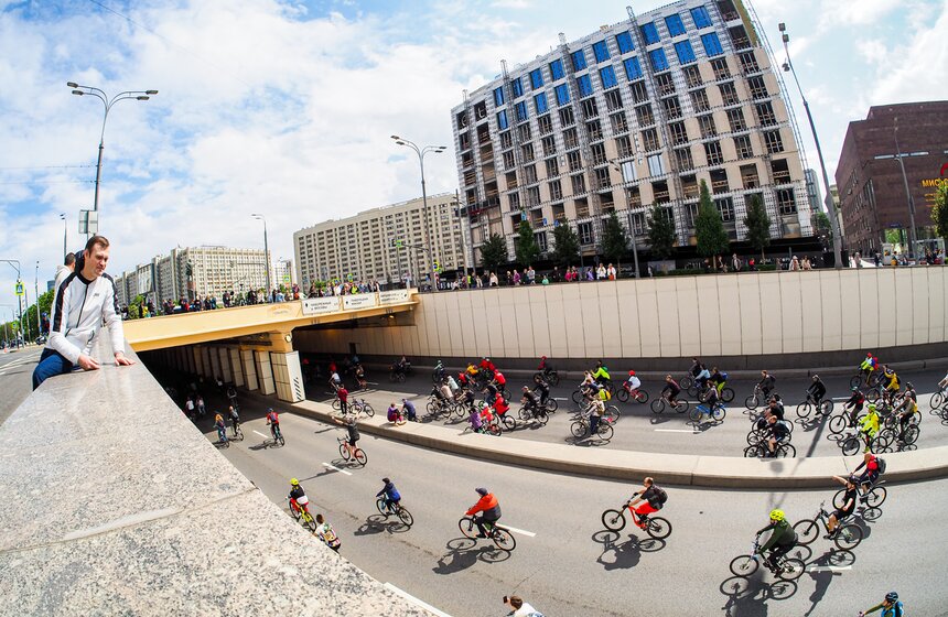 Около 50 тыс человек приняли участие в Московском весеннем велофестивале 27 фото
