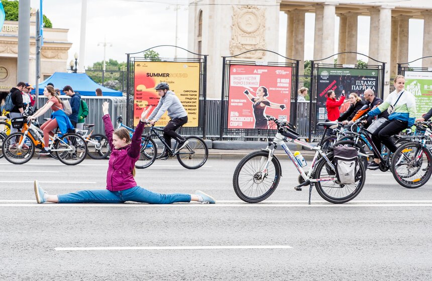 Около 50 тыс человек приняли участие в Московском весеннем велофестивале 32 фото