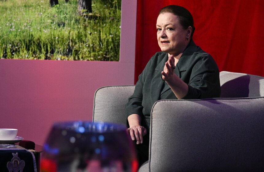 Елена Цыплакова дала интервью в рамках программы "Золотая рыбка" 14 фото