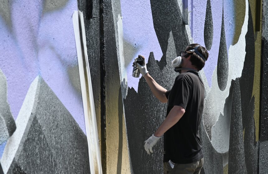 Уличная выставка "Община: партнерство – коллективность – утопия" открылась в столице 3 фото