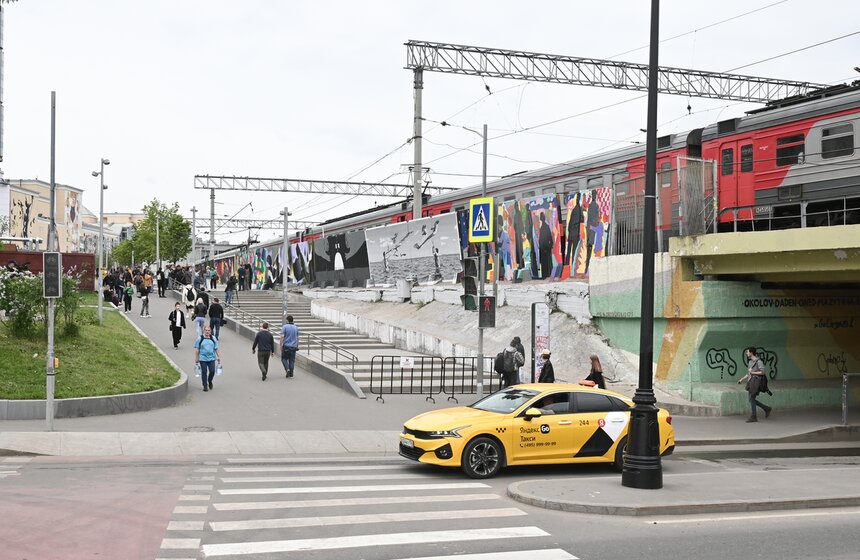 Уличная выставка "Община: партнерство – коллективность – утопия" открылась в столице 17 фото