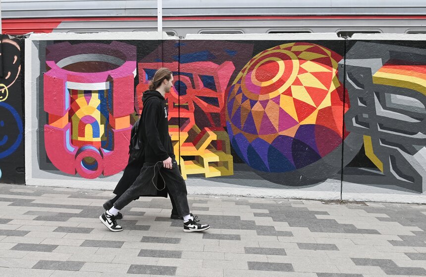 Уличная выставка "Община: партнерство – коллективность – утопия" открылась в столице 16 фото