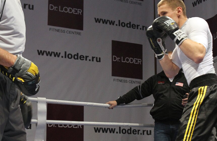 В Москве прошла открытая тренировка боксера Эдуарда Трояновского 3 фото