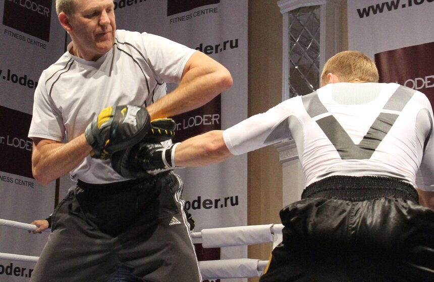 В Москве прошла открытая тренировка боксера Эдуарда Трояновского 5 фото