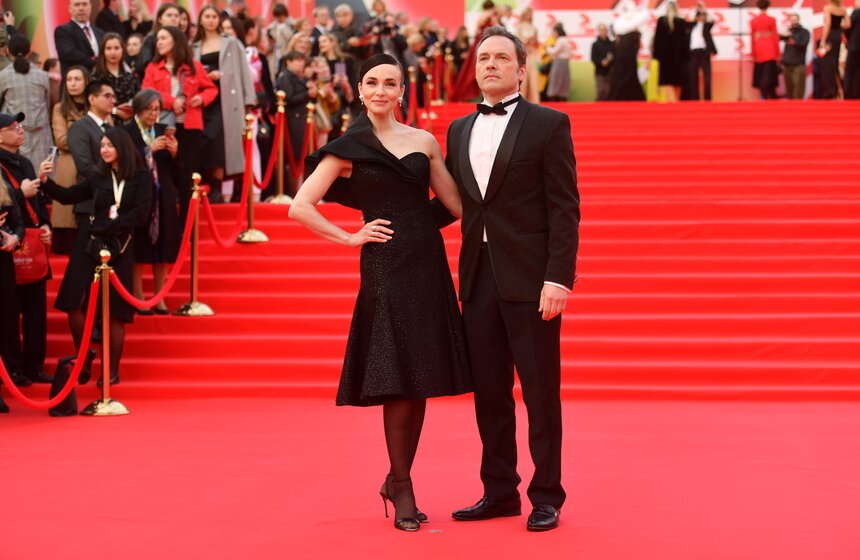 член жюри конкурса "Русские премьеры" актриса Анна Снаткина и телеведущий Виктор Васильев