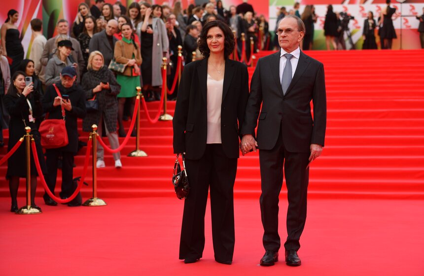 актриса Лидия Вележева и член жюри основного конкурса ММКФ, актер Алексей Гуськов