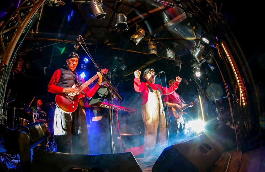 "Ночные волки" открыли мотосезон в Москве 13 фото