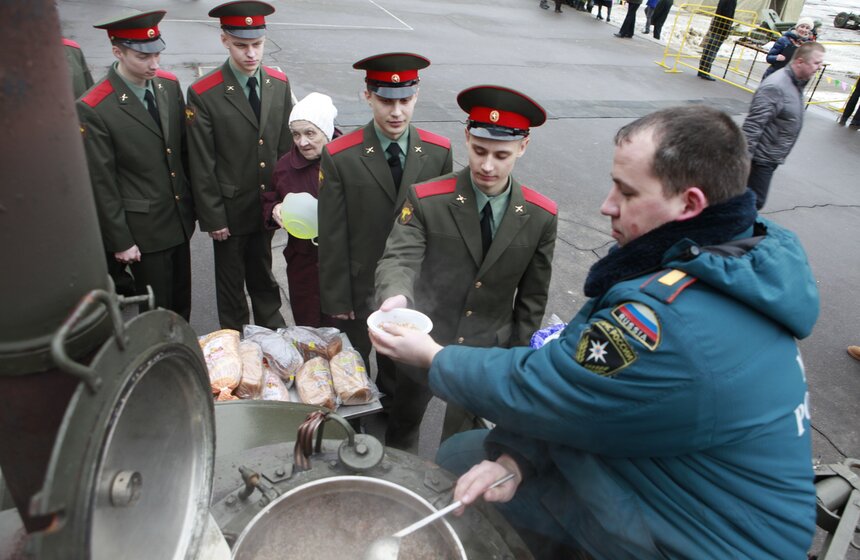 Во Дворце пионеров прошел военный праздник "Отчизны верные сыны" 16 фото
