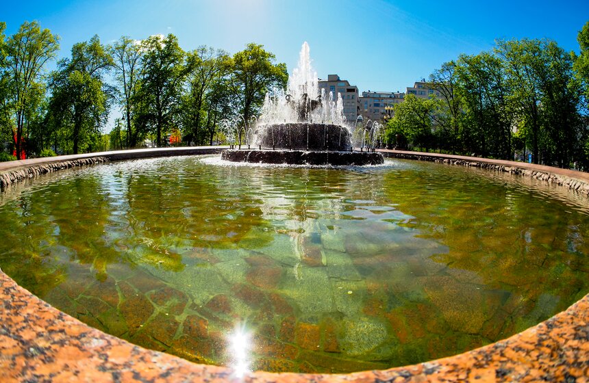 Сезон фонтанов начался в Москве 24 фото