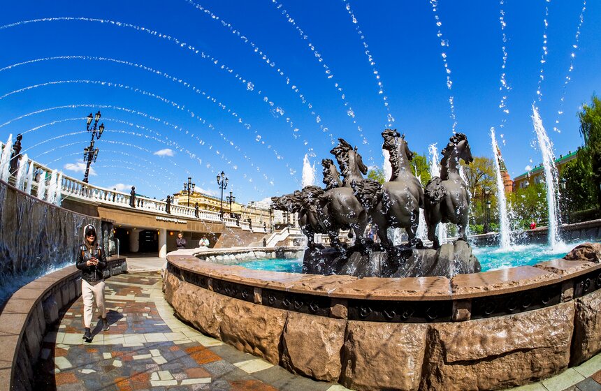 Сезон фонтанов начался в Москве 8 фото