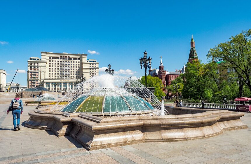 Сезон фонтанов начался в Москве 12 фото