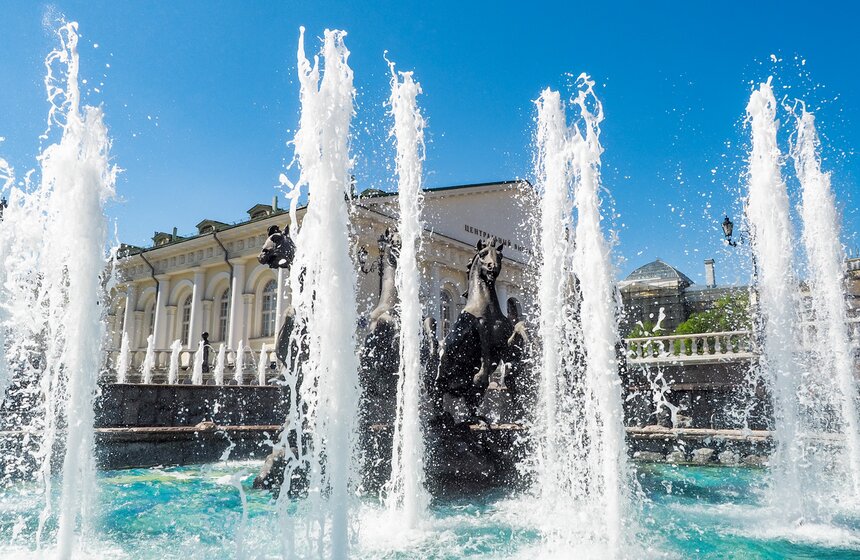 Сезон фонтанов начался в Москве 7 фото