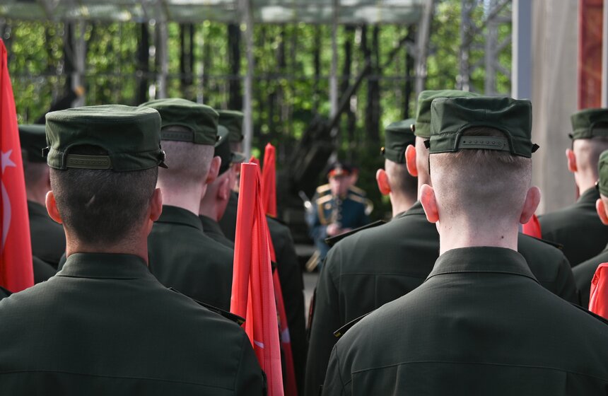 Масштабную копию Знамени Победы развернули на Поклонной горе 16 фото