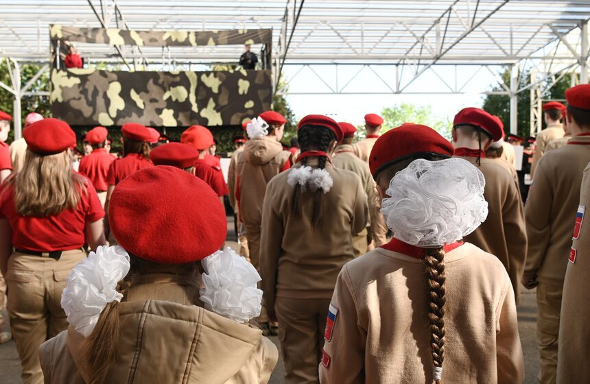 Масштабную копию Знамени Победы развернули на Поклонной горе 7 фото